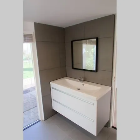 Spaanse Met Ruime Tuin Nabij Amsterdam *