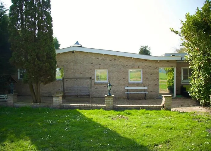 Spaanse Met Ruime Tuin Nabij Amsterdam *